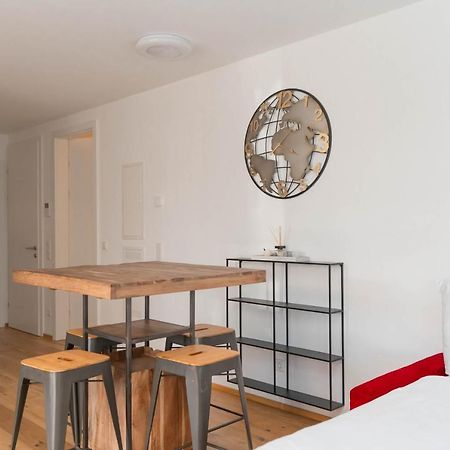 וינה Luxurious Apartment With Big Balcony Near City Center מראה חיצוני תמונה