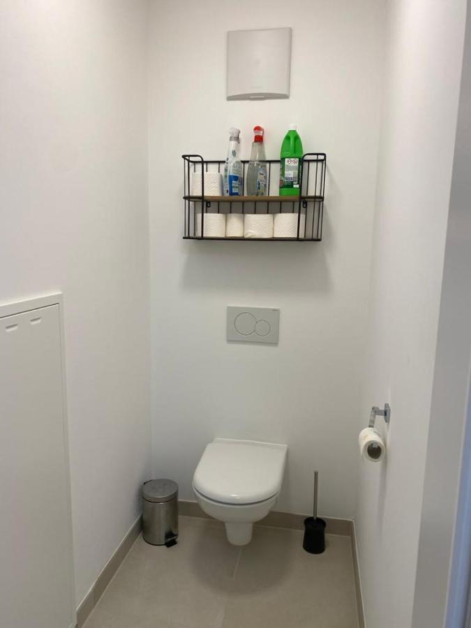 וינה Luxurious Apartment With Big Balcony Near City Center מראה חיצוני תמונה