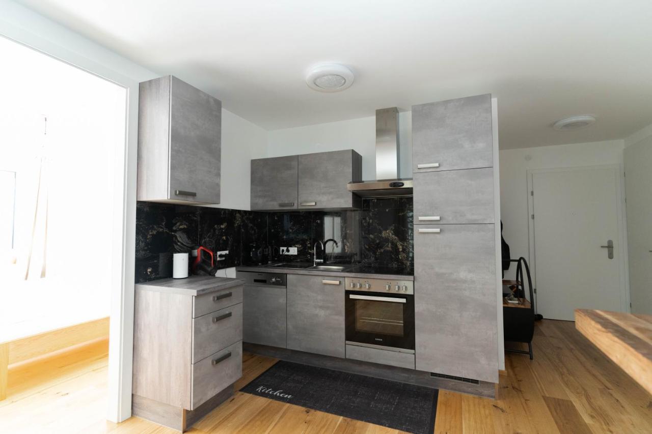 וינה Luxurious Apartment With Big Balcony Near City Center מראה חיצוני תמונה