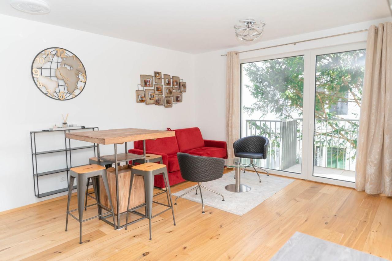וינה Luxurious Apartment With Big Balcony Near City Center מראה חיצוני תמונה