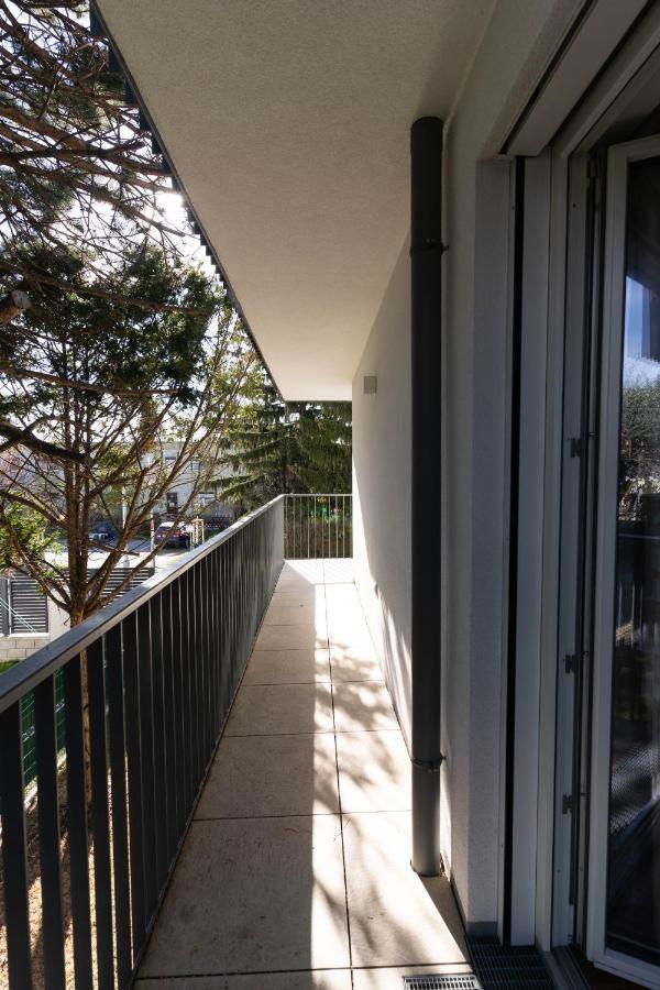 וינה Luxurious Apartment With Big Balcony Near City Center מראה חיצוני תמונה