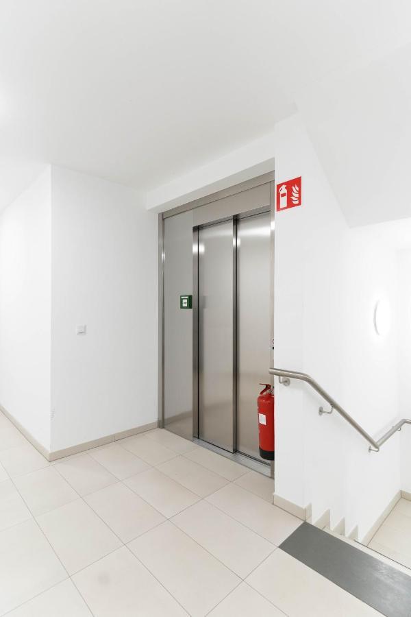 וינה Luxurious Apartment With Big Balcony Near City Center מראה חיצוני תמונה