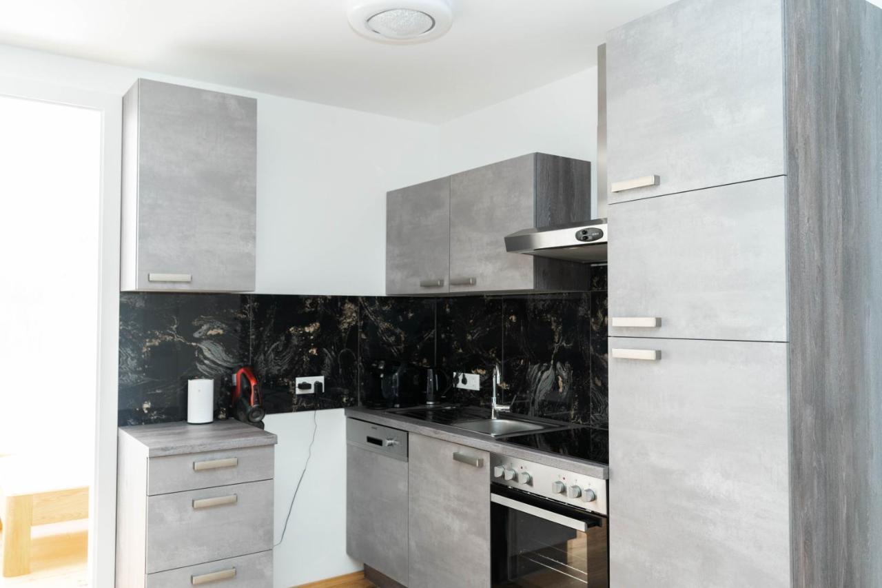 וינה Luxurious Apartment With Big Balcony Near City Center מראה חיצוני תמונה