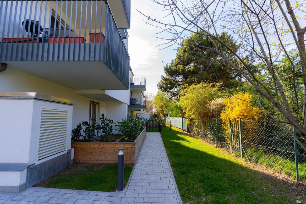 וינה Luxurious Apartment With Big Balcony Near City Center מראה חיצוני תמונה
